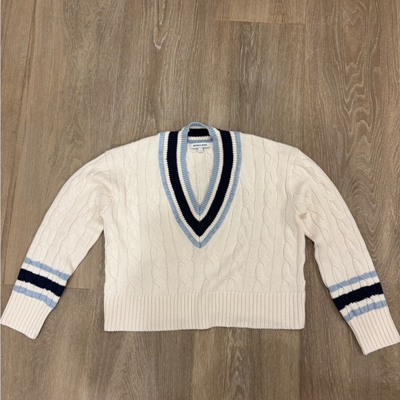 Veronica Beard White and Navy V-Neck Sweater - Picture 2 of 6